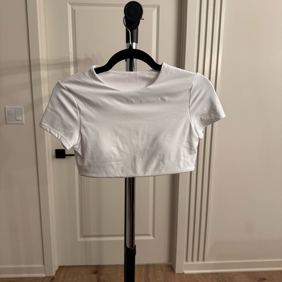 Crop Shop Boutique Freedom Active Tee White size M NWOT - Picture 2 of 3